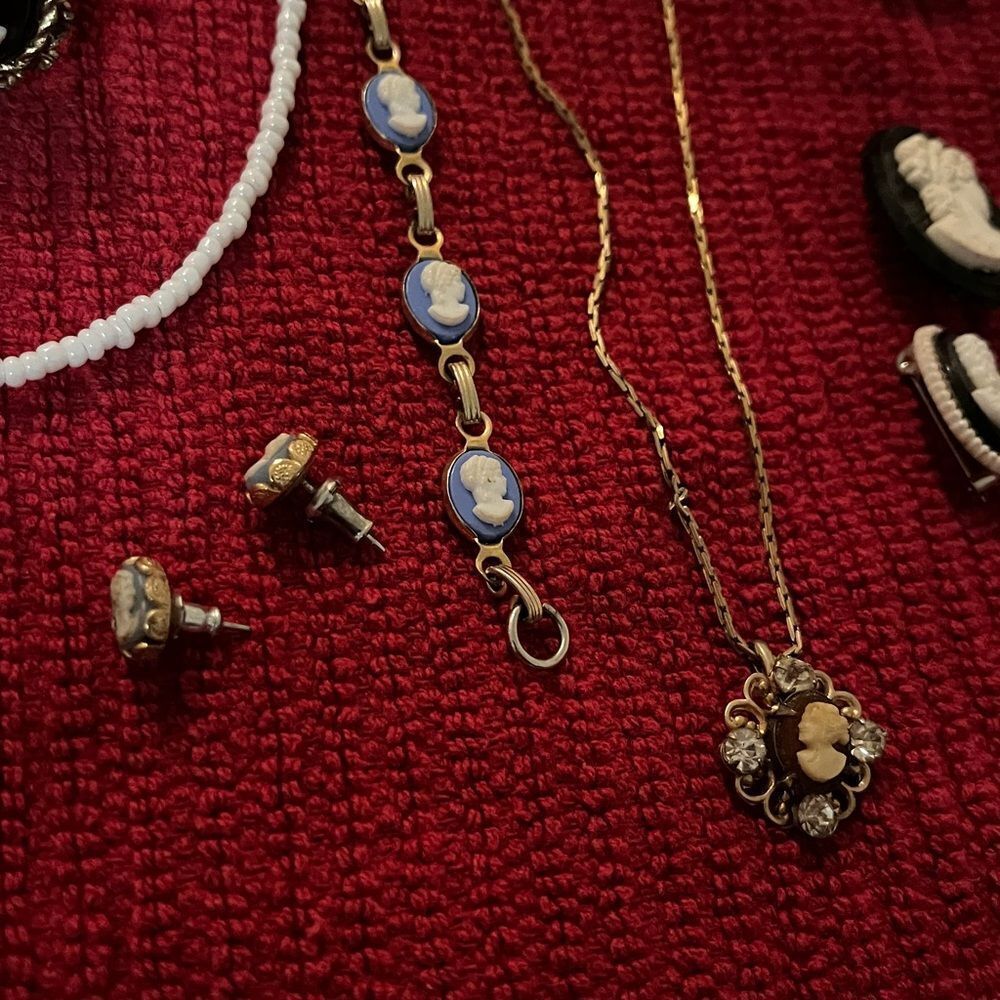 Cameo pendant collection - Picture 4 of 8